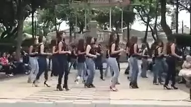 DANCE