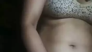 Bhabi Talking On Phone stripping and fingering MMS