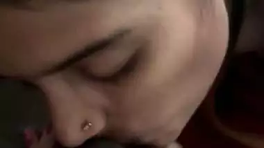 Marathi girl gives an Indian blowjob to her friend