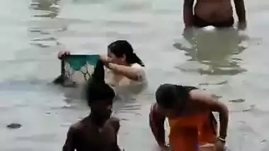 Desi Ganga Rep Pron - Open Bath In Ganga River indian tube porno on Bestsexxxporn.com