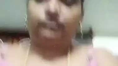 Tamil chubby wife boobs showing for secret lover viral MMS