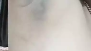 Desi nude Chennai lady presses her naked boobs