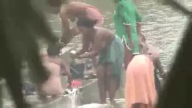Bath Hindi Xxx - Desi Women Bathing River indian tube porno on Bestsexxxporn.com