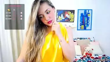 Beauty in Saree Pressing her boobs