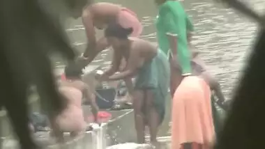 Desi Women Bathing River indian tube porno on Bestsexxxporn.com