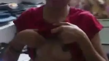 Indian young desi juicy boobs