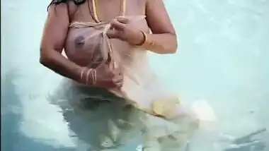 Xxx Sumig - Floating Boobs Pool indian tube porno on Bestsexxxporn.com