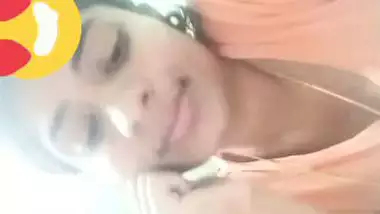 Mallu girl on live cam showing big boobs to lover