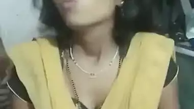 Desi Girl Deep Neck Churidar Kiss Posture And Lil Cleavage Unseen indian sex  video