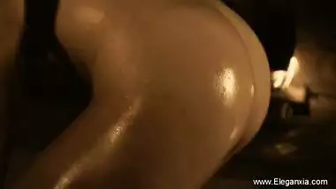 Model Indian MILF Dancing Queen