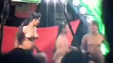 Bangladeshi Chuda Chudi Dance - Bangladeshi Khula Khuli Dance Hungama Stage indian tube porno on  Bestsexxxporn.com