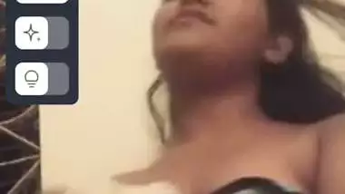 Tamil girl smoking with boobs show on video call sex