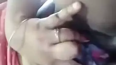 Big-tittied Desi hussy with huge breasts rubs her XXX pussy on cam