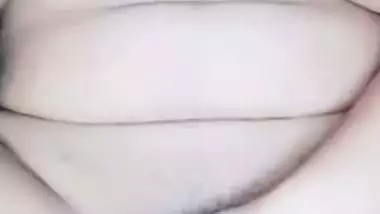 Hot girl opening shirt and sitting nude for fingering