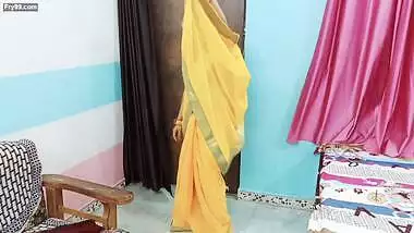 Moti Aunty Saree Sex Indian Video - Videos Fat Women Standing Pee Lift Saree Vedeo indian tube porno on  Bestsexxxporn.com