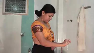 Aunty Dress Change In Room And Bathroom indian sex video