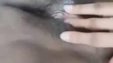 Big boob Bhabi Showing Fingering
