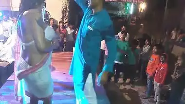 Hot Bhojpuri Arkestra Dance Xxx Six Hd Com indian tube porno on  Bestsexxxporn.com