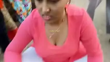 Real Cleavage Kerala - Indian Cleavage Show In Market indian tube porno on Bestsexxxporn.com