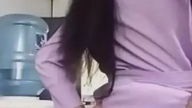 Srilankan girl showing boobs and ass in tuition class